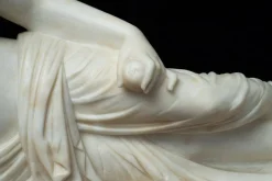Neoklassizistische Skulptur aus Alabaster mit Darstellung eines nackten Paolina Buonaparte, 19. Jh., Frankreich
