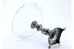 Obstschale Tafelaufsatz aus Silber und geschliffenem Glas mit Akanthusblättern und Applikationen