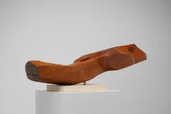 Organische Abstrakte Iroko Skulptur auf Travertin Sockel, 1960er