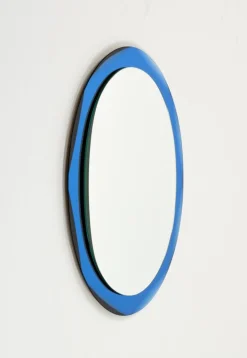 Ovaler Mid-Century Wandspiegel mit blauem Rahmen im Stil von Cristal Arte, Italien, 1960er