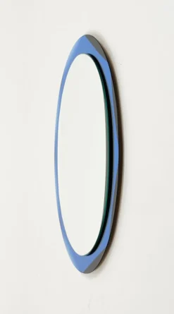 Ovaler Mid-Century Wandspiegel mit blauem Rahmen im Stil von Cristal Arte, Italien, 1960er