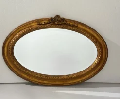 Ovaler waagrechter Spiegel mit goldenem Rahmen & Verzierungen, 1989