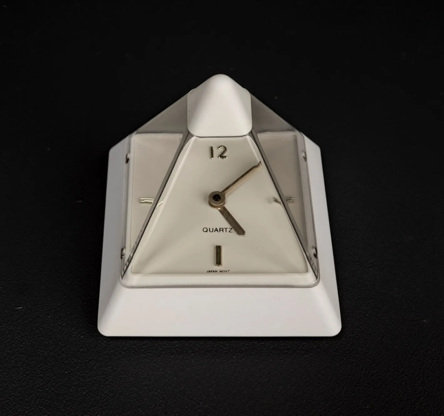 Pyramidenuhr von Hidekatsu Nomizu für Tochigi Tokei, 1989