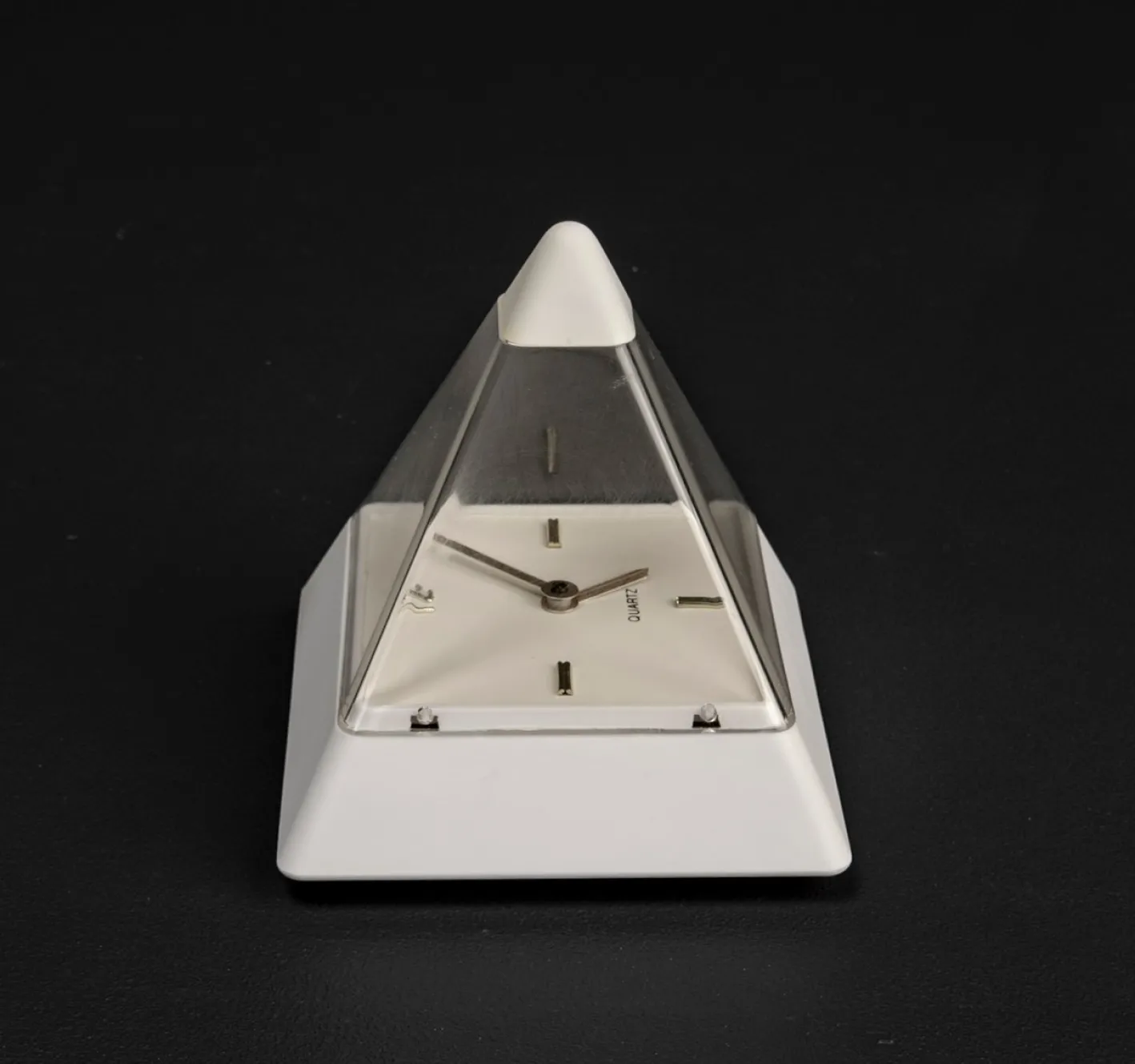 Pyramidenuhr von Hidekatsu Nomizu für Tochigi Tokei, 1989