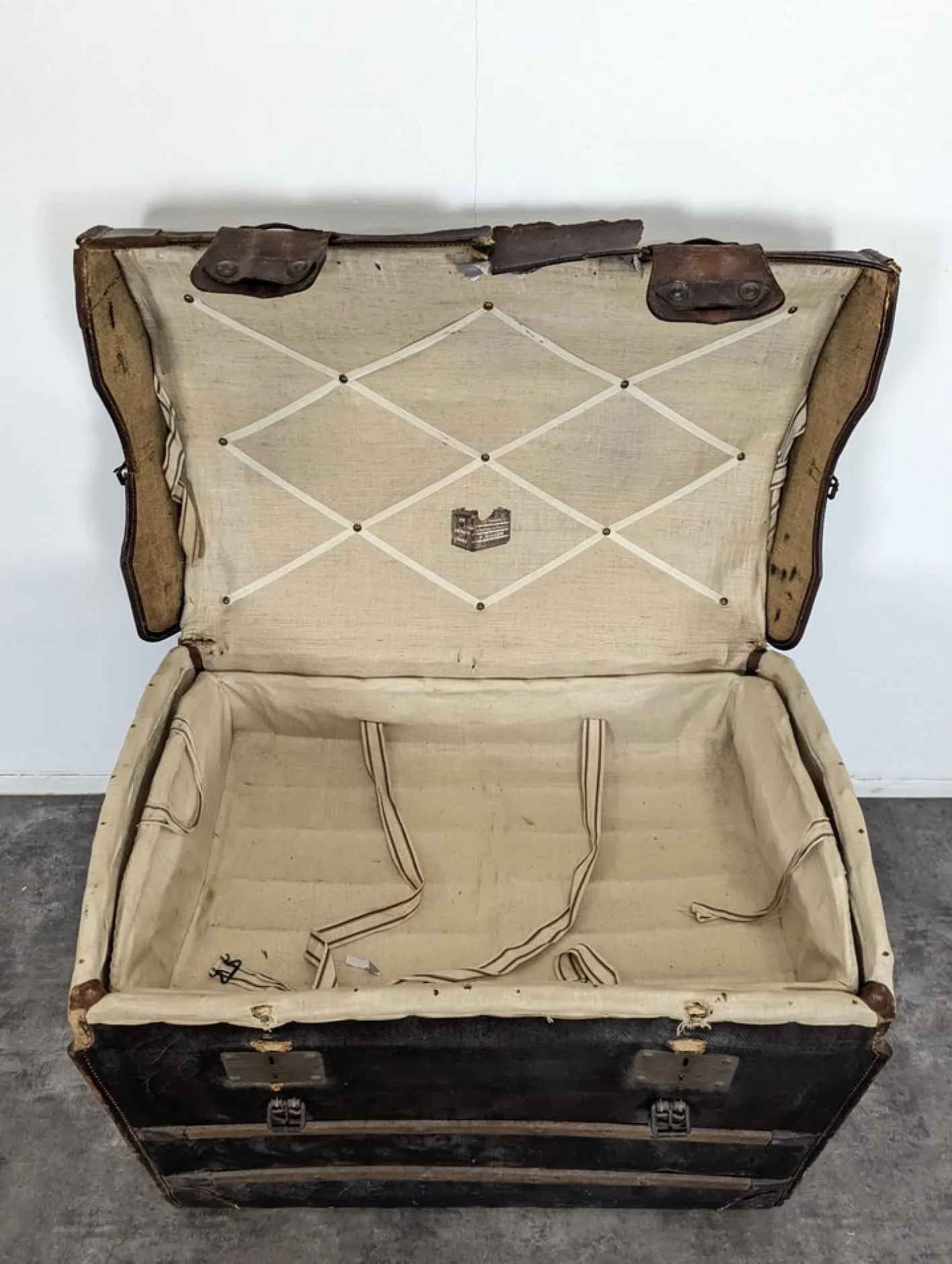 Reisetruhe von F. Dillons