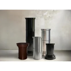 Rl 09 Zylindrischer Sockel aus gebürstetem Aluminium von Caspal