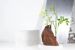 Rotes Jaspis Blumengefäß von Studio DO
