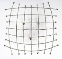 Schüssel aus verchromtem Metall