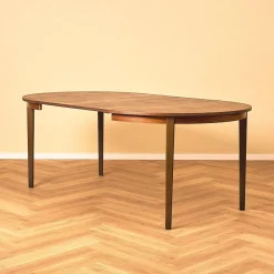 Schwedischer Runder Esstisch aus Teak, 1950