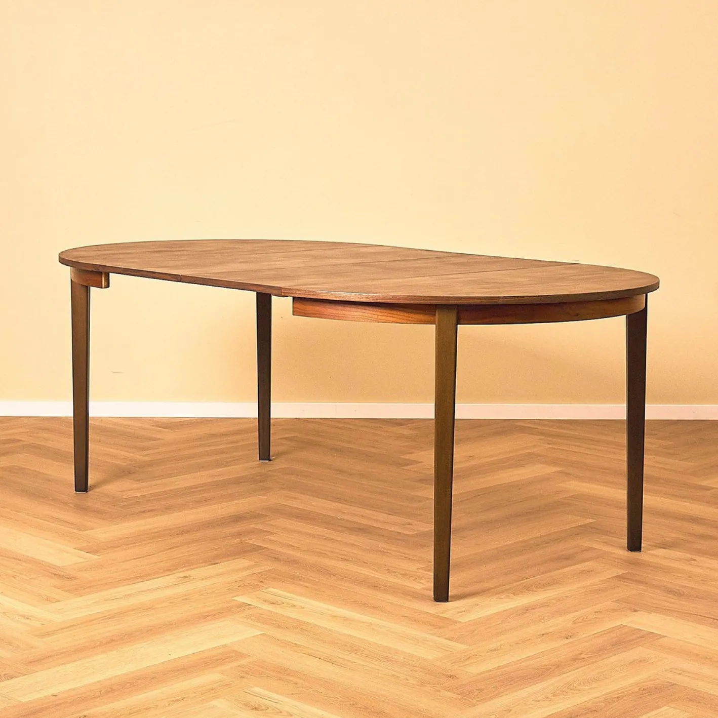 Schwedischer Runder Esstisch aus Teak, 1950