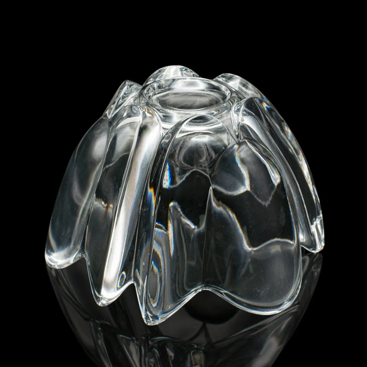 Schwedische Vintage Schale in Lilienform aus Kunstglas von Orrefors, 1970er