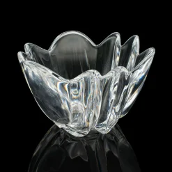 Schwedische Vintage Schale in Lilienform aus Kunstglas von Orrefors, 1970er