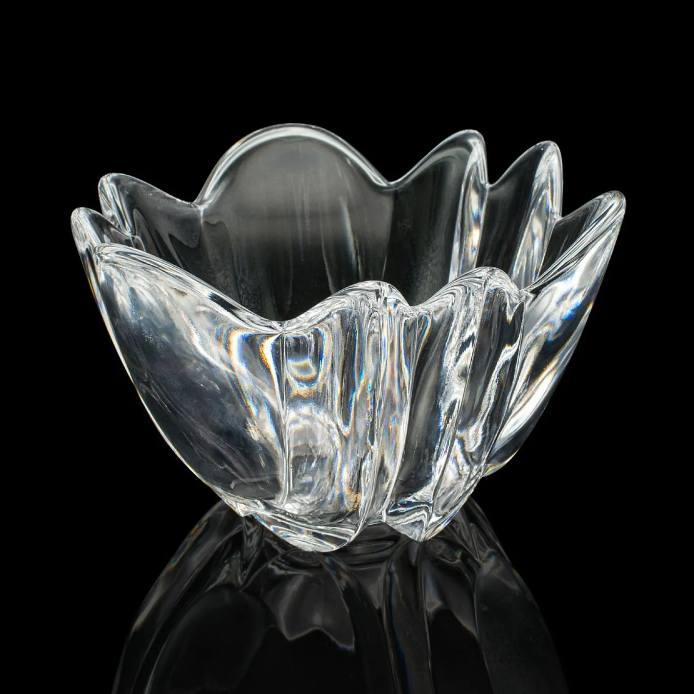 Schwedische Vintage Schale in Lilienform aus Kunstglas von Orrefors, 1970er