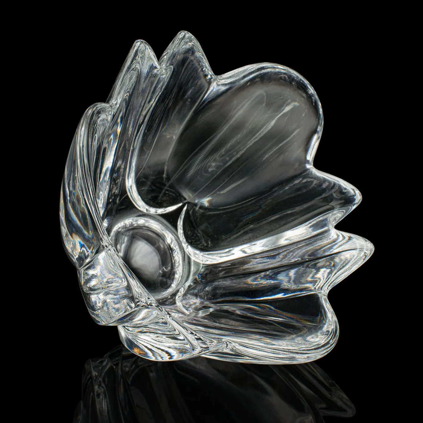 Schwedische Vintage Schale in Lilienform aus Kunstglas von Orrefors, 1970er