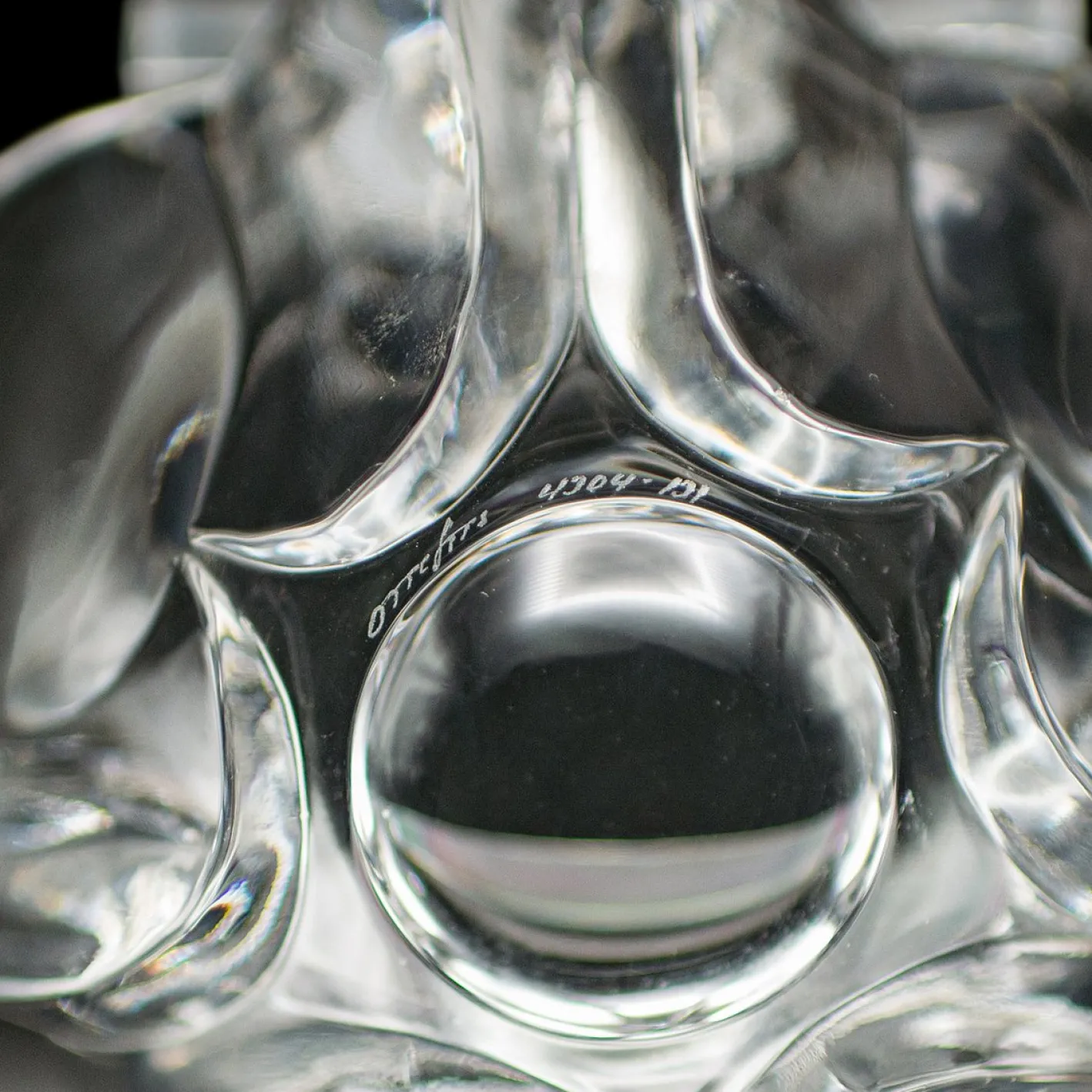 Schwedische Vintage Schale in Lilienform aus Kunstglas von Orrefors, 1970er