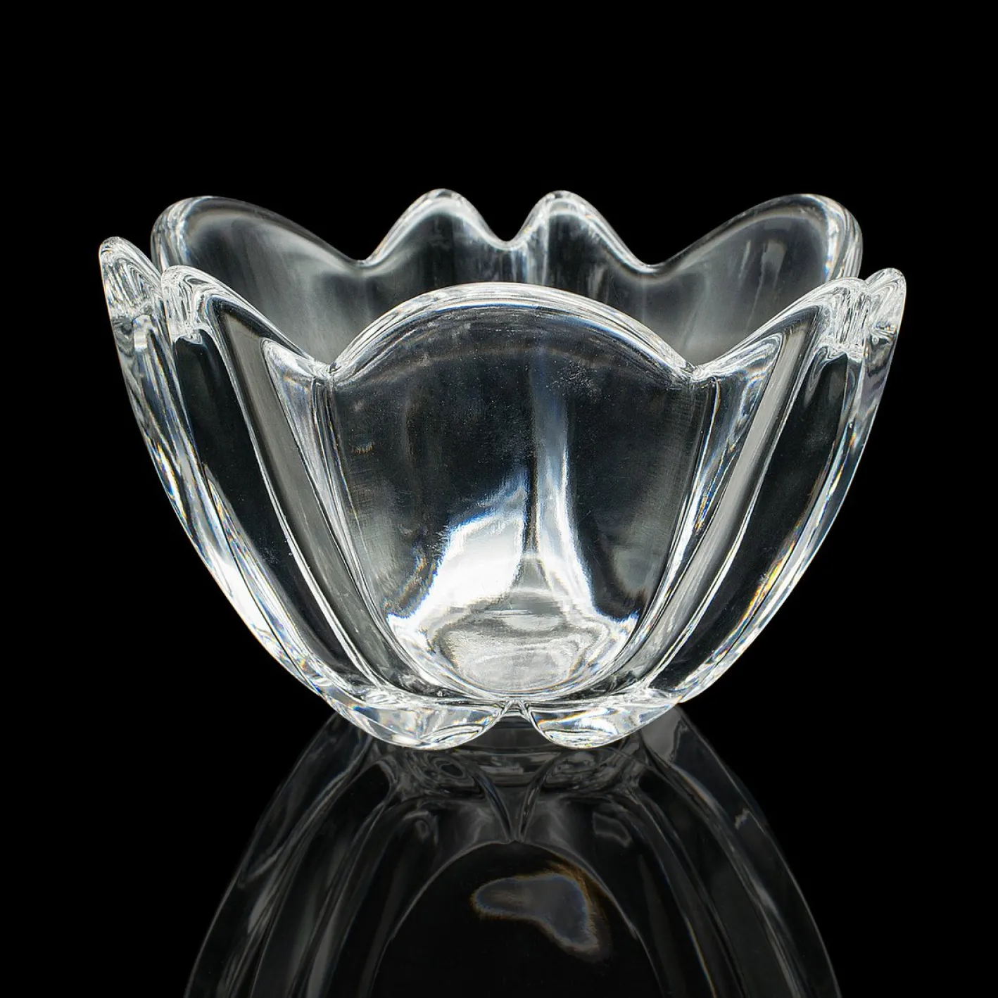 Schwedische Vintage Schale in Lilienform aus Kunstglas von Orrefors, 1970er