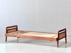 Schweizer Teak Bett mit Rattan Flechtung, 1950er