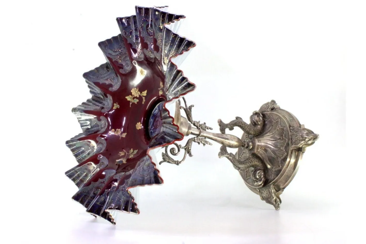 Silberner Obstschalen-Aufsatz mit gewelltem Glasbecher und Fisch- und Wölfe-Figuren