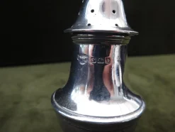 Silberner punzierter Pfeffer