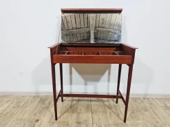 Skandinavischer Vintage Frisiertisch aus Teak, 1960er