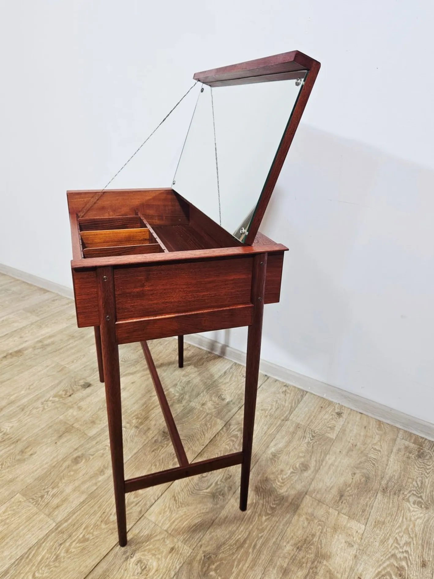 Skandinavischer Vintage Frisiertisch aus Teak, 1960er
