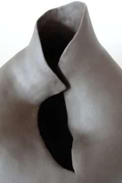 Skulpturale Blossom VI Keramikvase von Audrey Vo Van