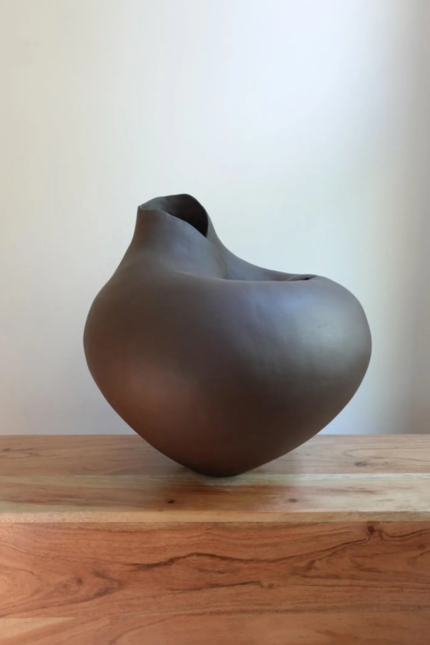 Skulpturale Blossom VI Keramikvase von Audrey Vo Van