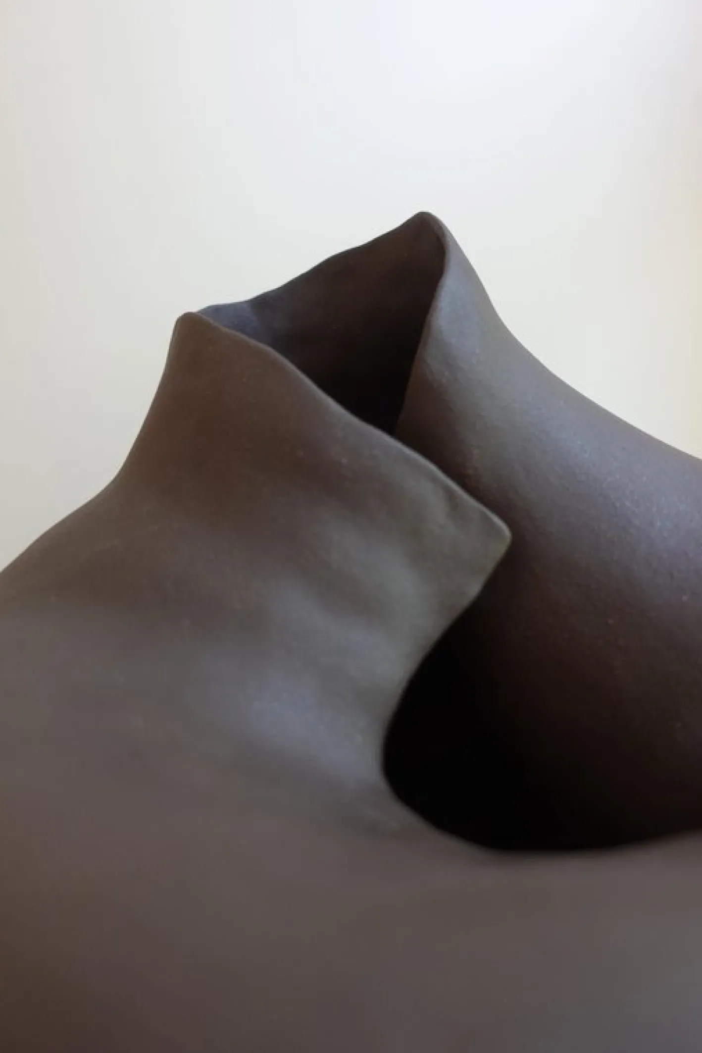 Skulpturale Blossom VI Keramikvase von Audrey Vo Van