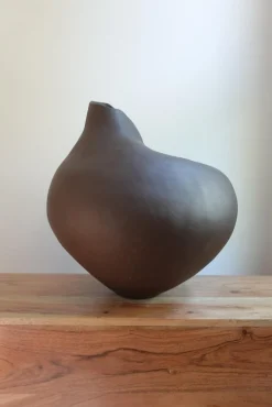 Skulpturale Blossom VI Keramikvase von Audrey Vo Van