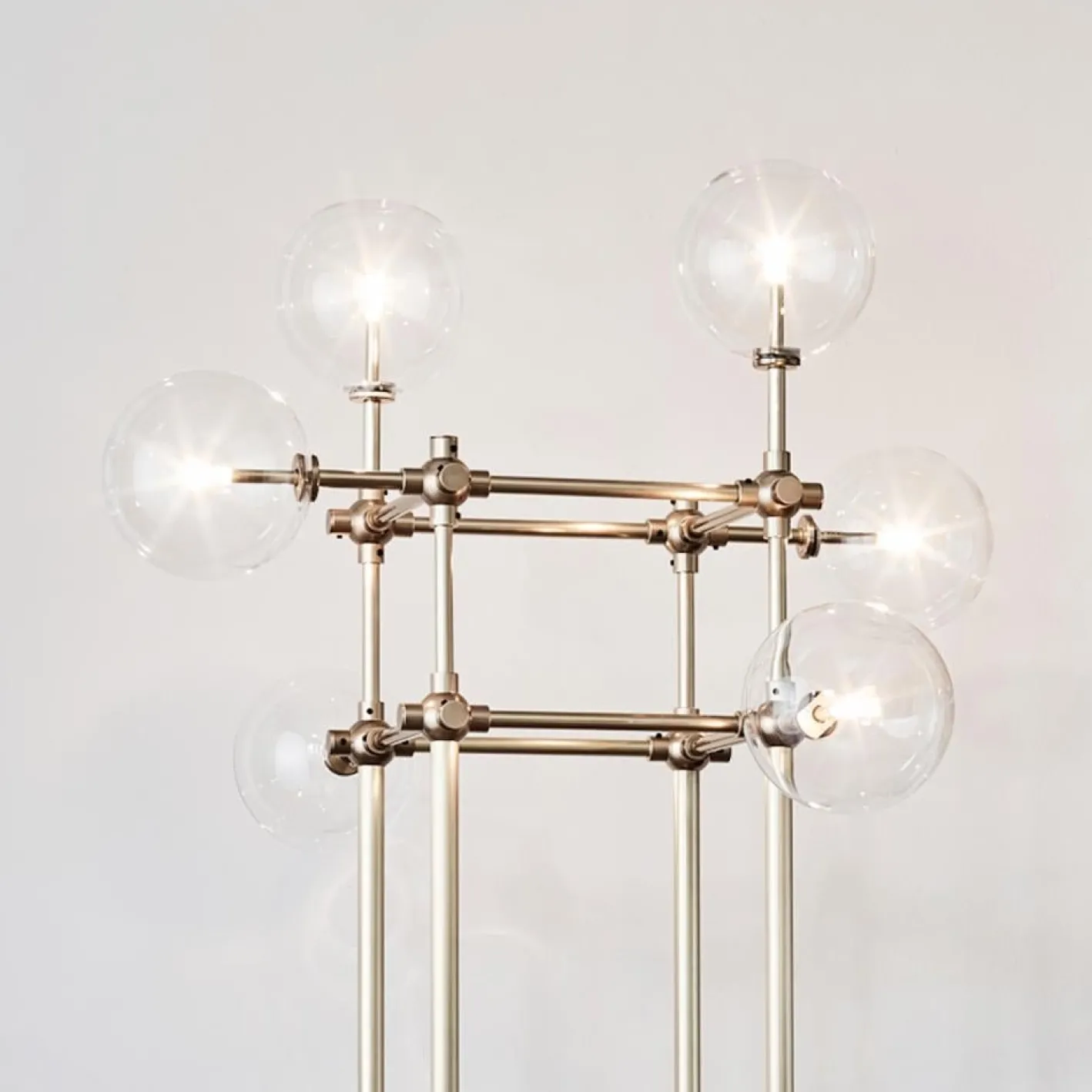 Soap 6 Stehlampe aus Messing von Schwung