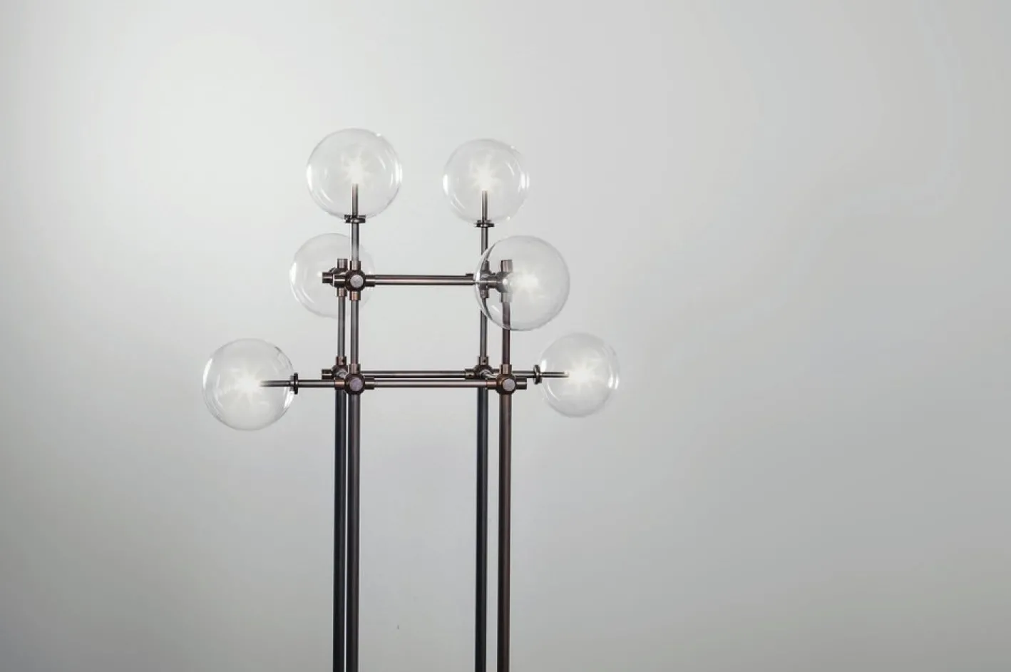 Soap 6 Stehlampe aus Messing von Schwung