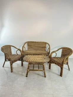 Sofa und Sessel aus Korbgeflecht mit Couchtisch, 1960er, 4er Set