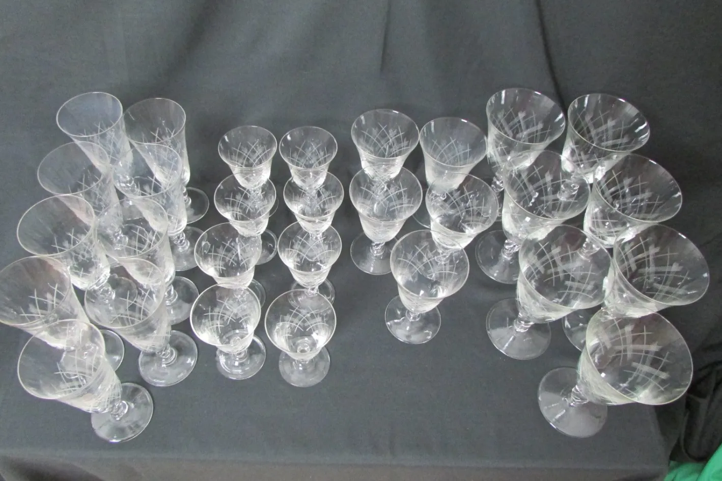 Stielgläser mit Ausgestellter Form, 1960er, 29er Set