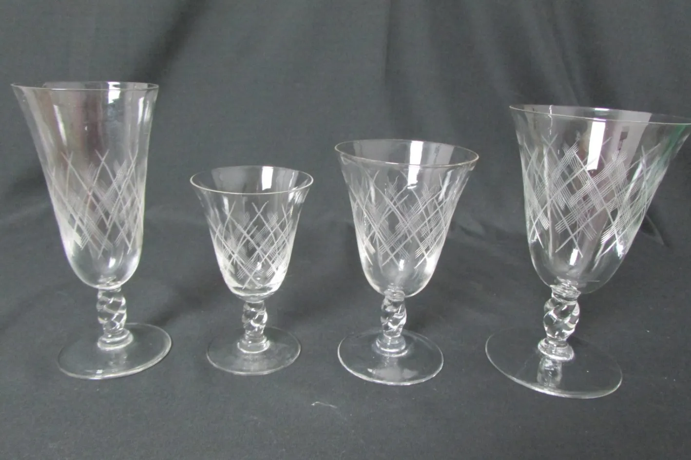 Stielgläser mit Ausgestellter Form, 1960er, 29er Set