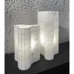 Stripes A4 Tischlampe aus weißem Afyon Marmor von Bufalini Marmi