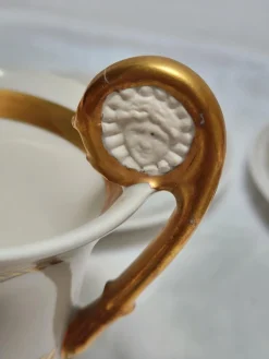 Tassen und Untertassen aus Porzellan im Empire-Stil mit Vergoldeter Bienendekoration von Limoges, 1890er, 4er Set