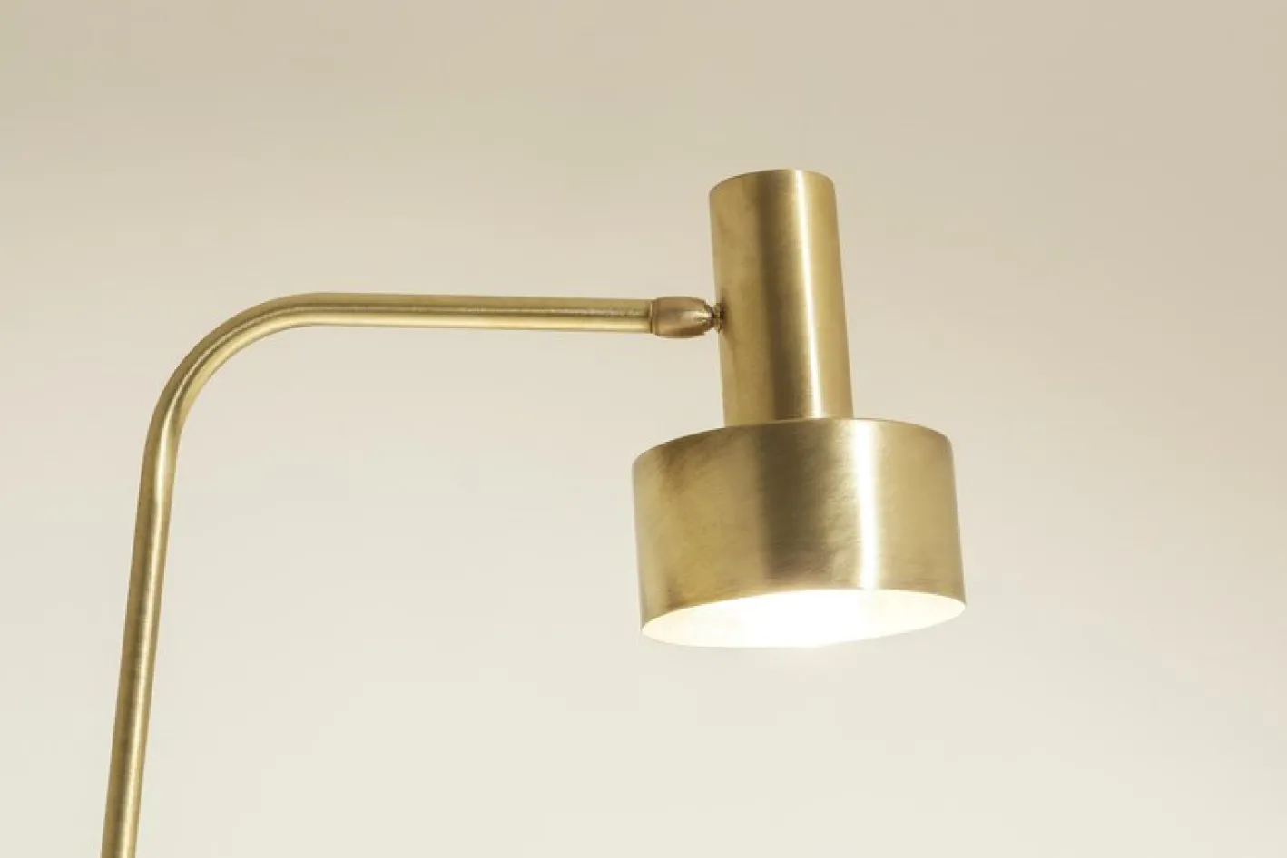 TF310 Stehlampe aus satiniertem Messing von Daluce