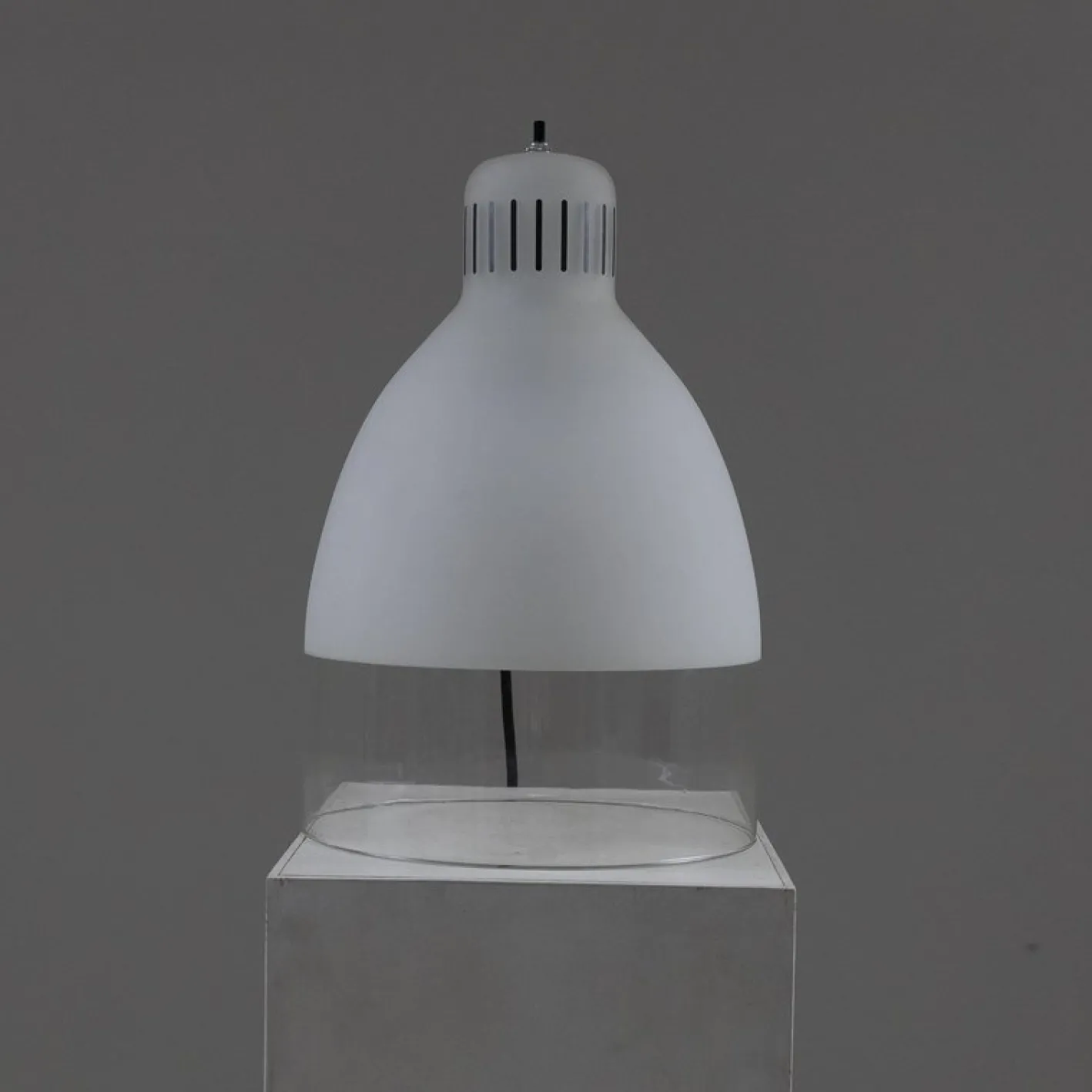 Tischlampe aus Glas von Luxo, 1980er