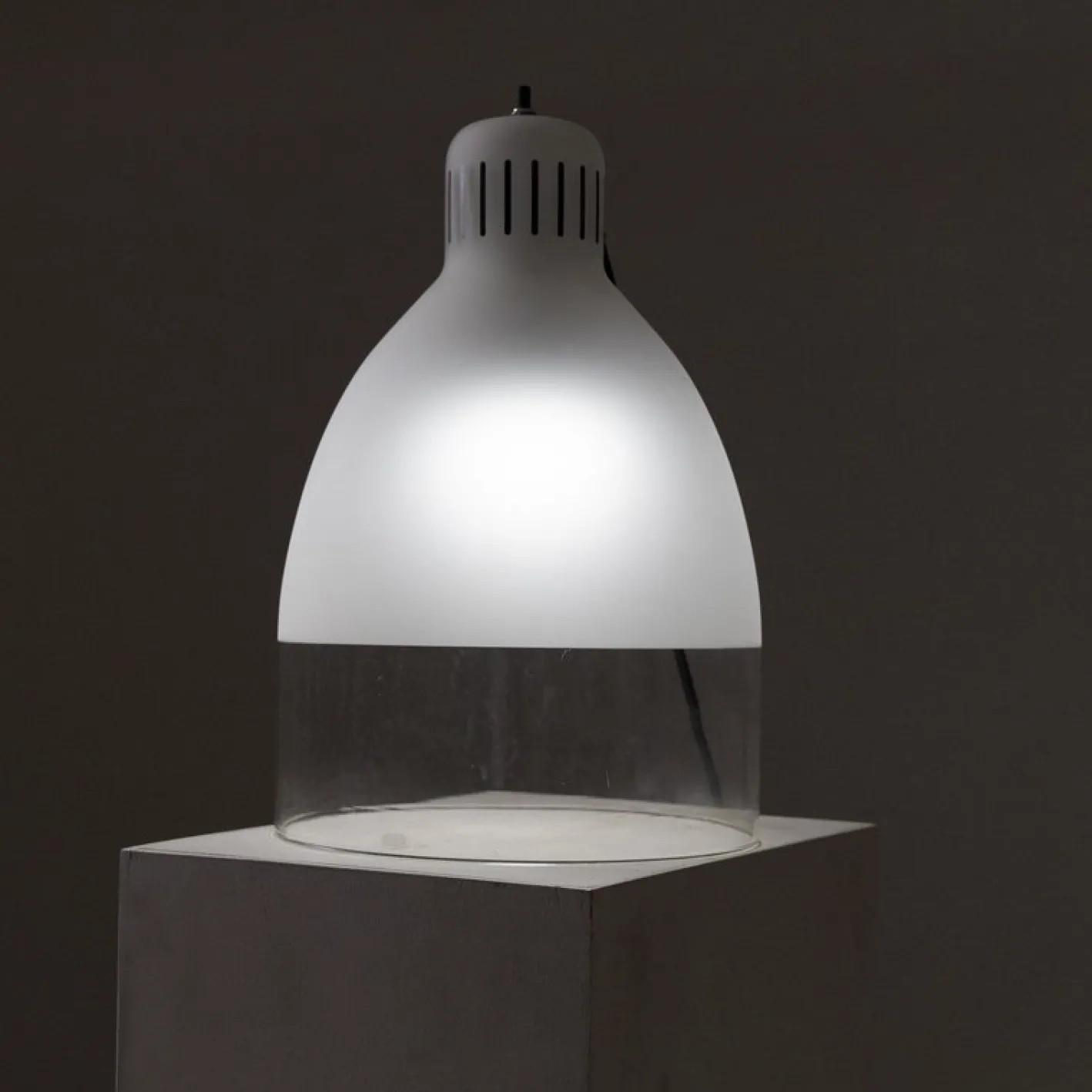 Tischlampe aus Glas von Luxo, 1980er