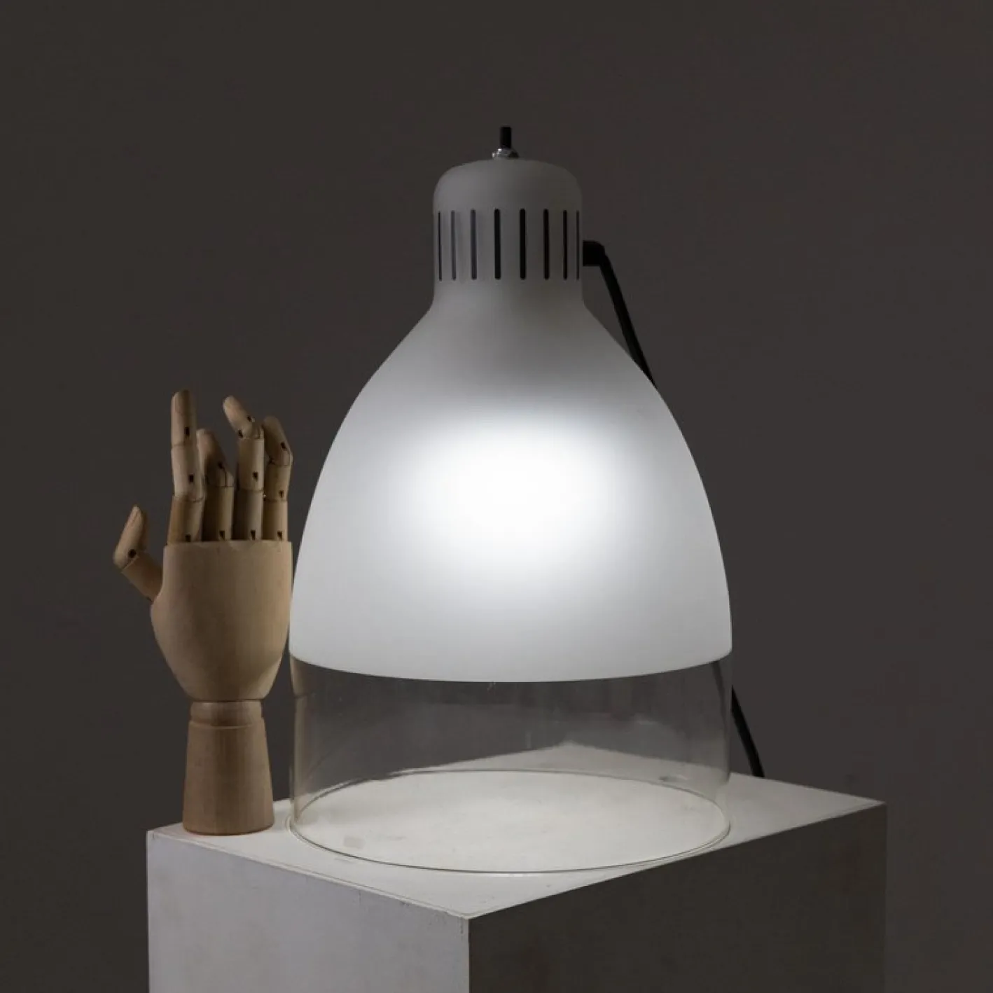 Tischlampe aus Glas von Luxo, 1980er