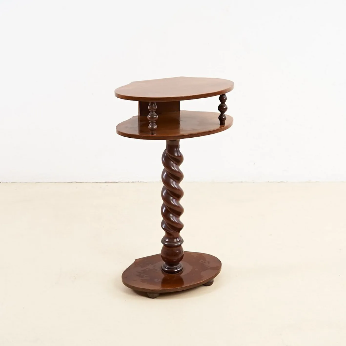 Topflappensäule aus Holz