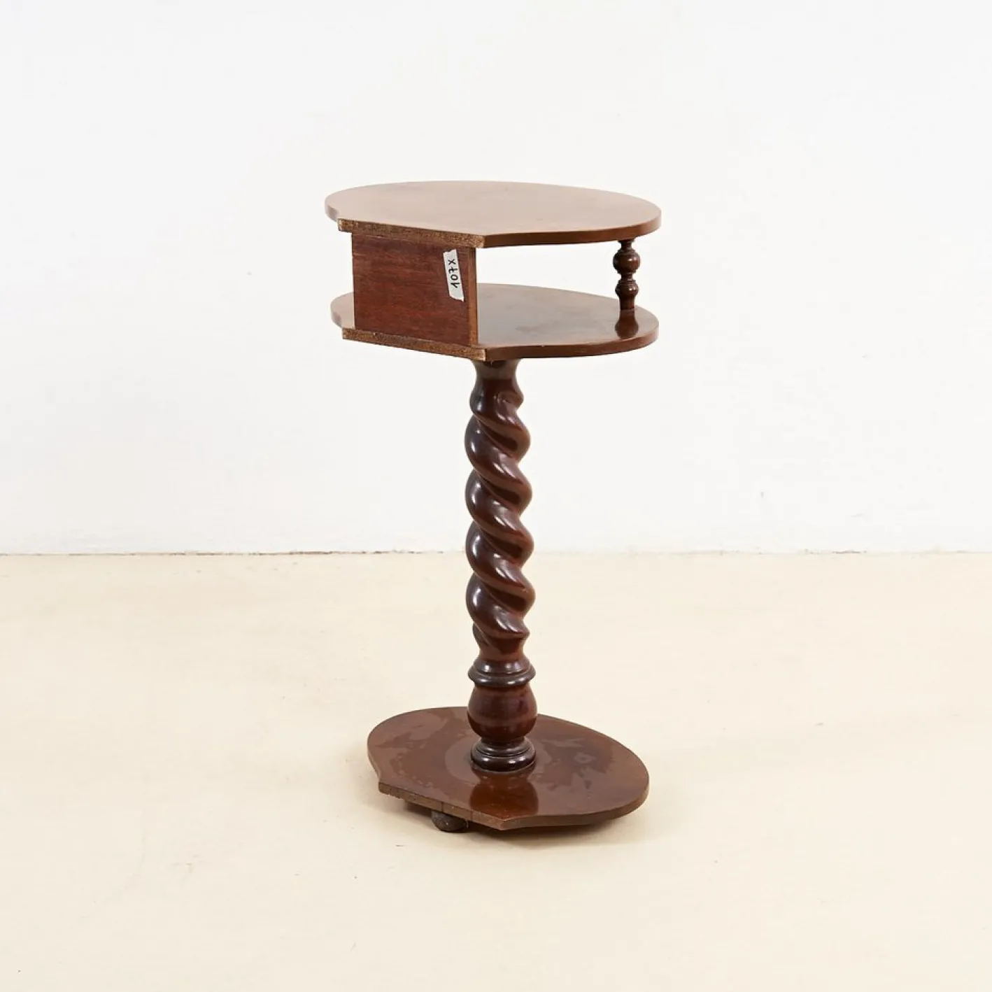 Topflappensäule aus Holz