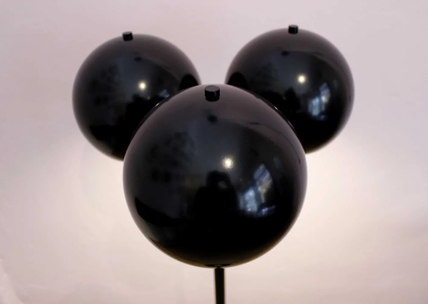 Totemball Stehlampe von Juanma Lizana