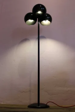 Totemball Stehlampe von Juanma Lizana