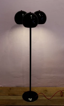 Totemball Stehlampe von Juanma Lizana