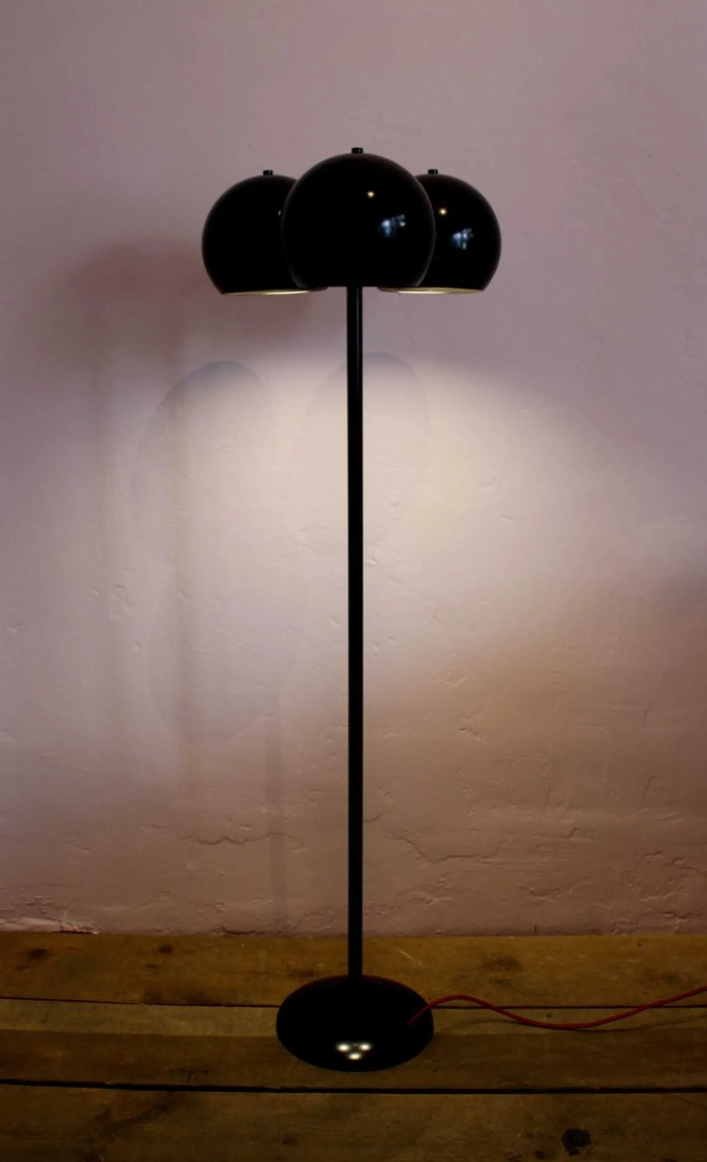 Totemball Stehlampe von Juanma Lizana