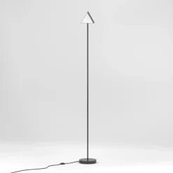 Triangle Box Stehlampe aus Nickel von Atelier Areti