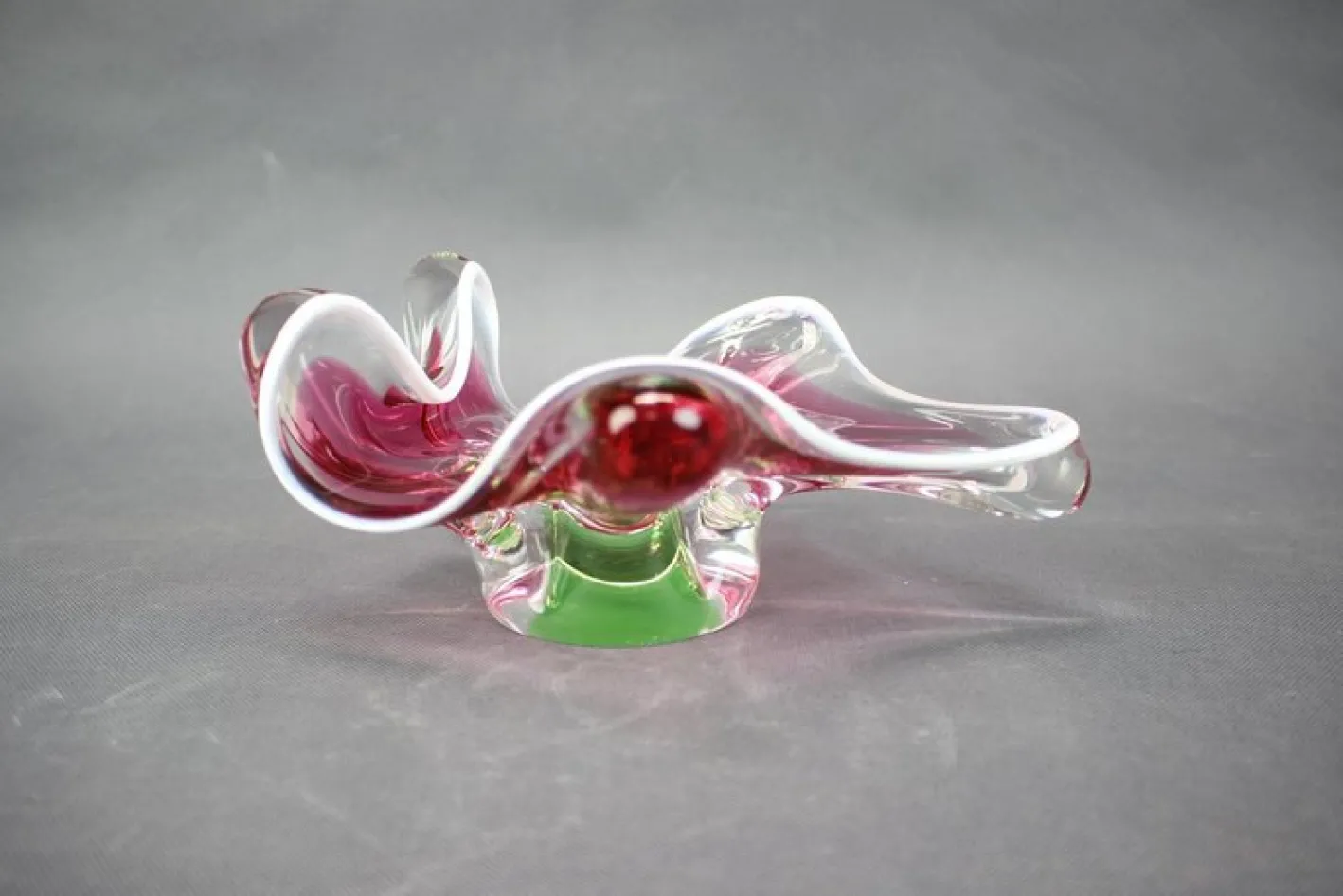 Tschechische Mid-Century Glasschale in Rosa & Grün von Josef Hospodka, 1960er
