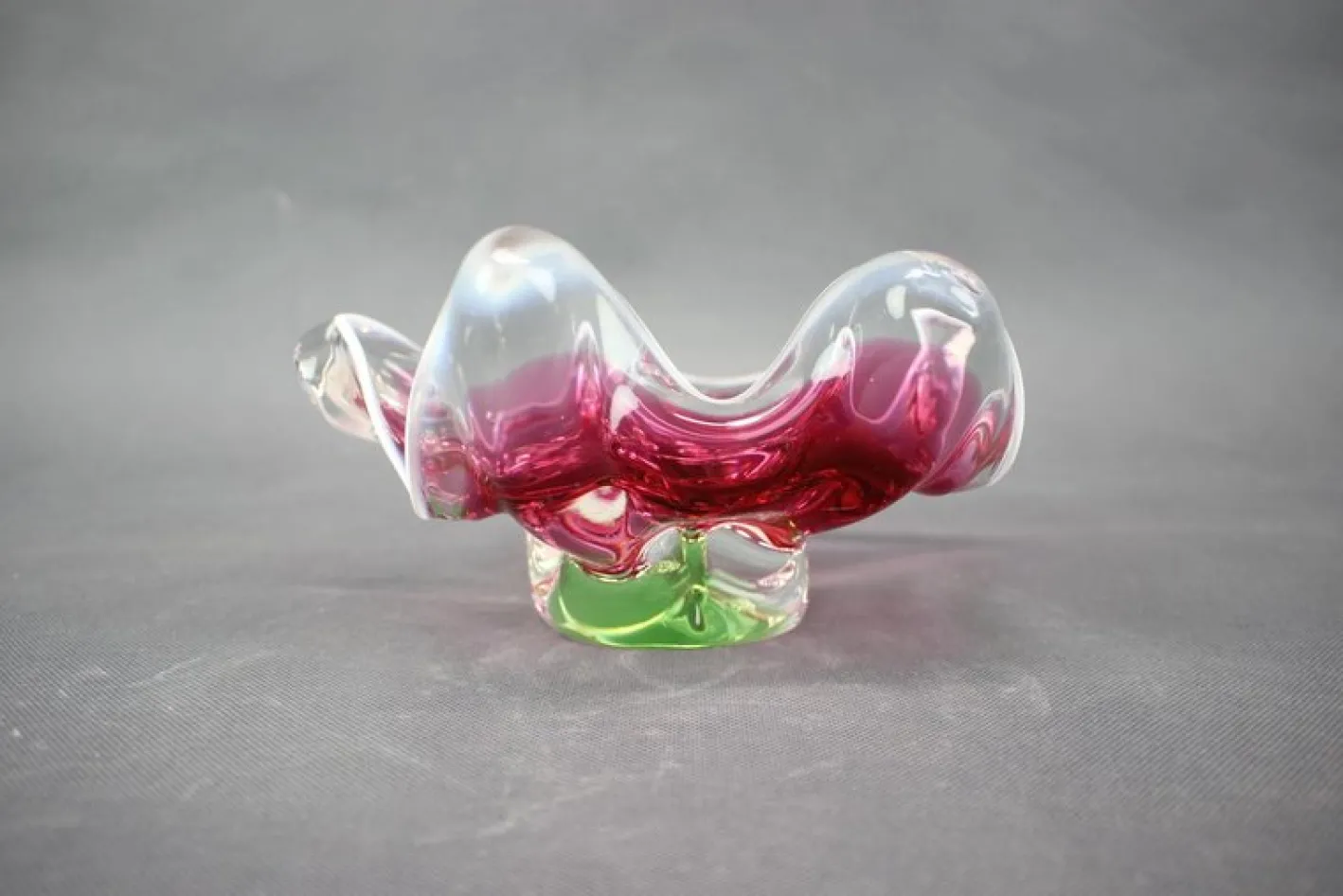 Tschechische Mid-Century Glasschale in Rosa & Grün von Josef Hospodka, 1960er