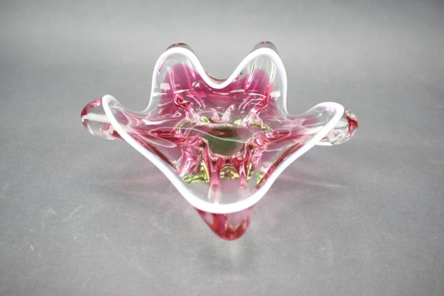 Tschechische Mid-Century Glasschale in Rosa & Grün von Josef Hospodka, 1960er